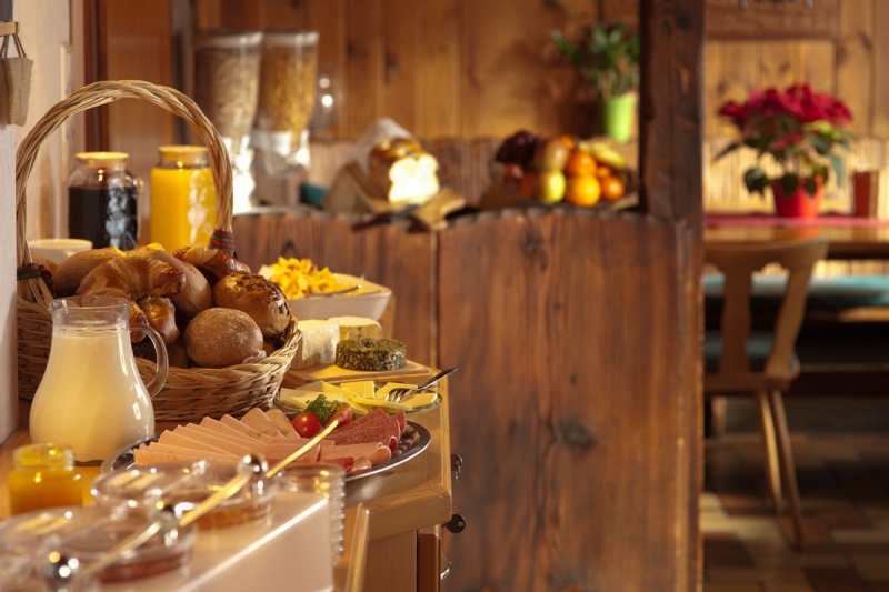 brasserie-VILLEFRANCHE SUR MER-min_breakfast_buffet_food_restaurant_meal_hotel_plate_fresh-718745